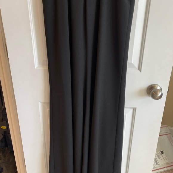 Black Gown - Picture 3 of 8